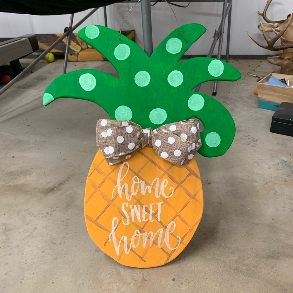 Pineapple door hanger